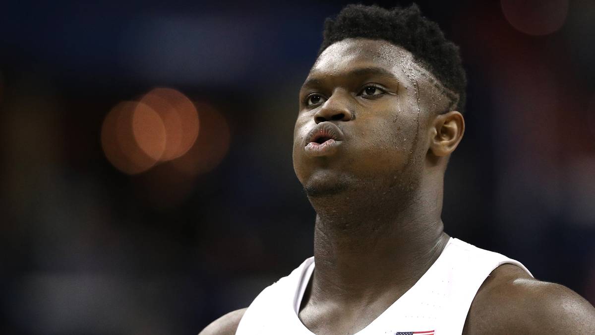 Zion Williamson ist auch nach seinem Aus bei March Madness ein gefragter Mann. Zum einen wird er mit großer Wahrscheinlichkeit Nummer-1-Pick im NBA-Draft, zum anderen winkt ihm der höchstdotierte Ausrüster-Vertrag, den je ein Rookie erhalten hat