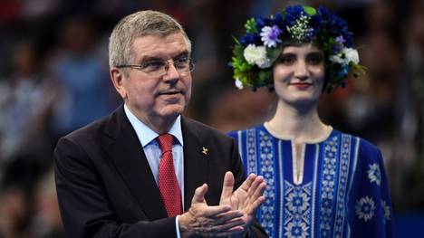 IOC-Präsident Thomas Bach (l.) sieht keinen Grund für Veränderungen