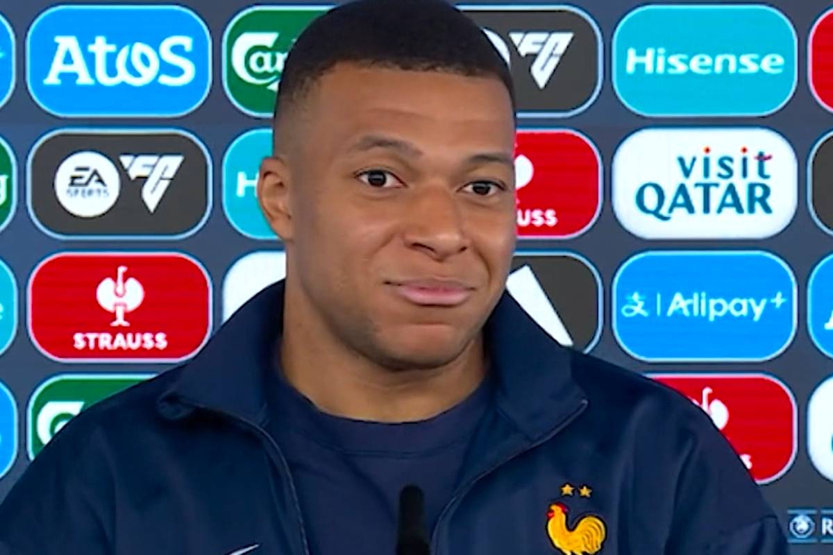 Kylian Mbappé hat auf einer Pressekonferenz verraten, für wen er beim Ballon d'Or stimmen wird.