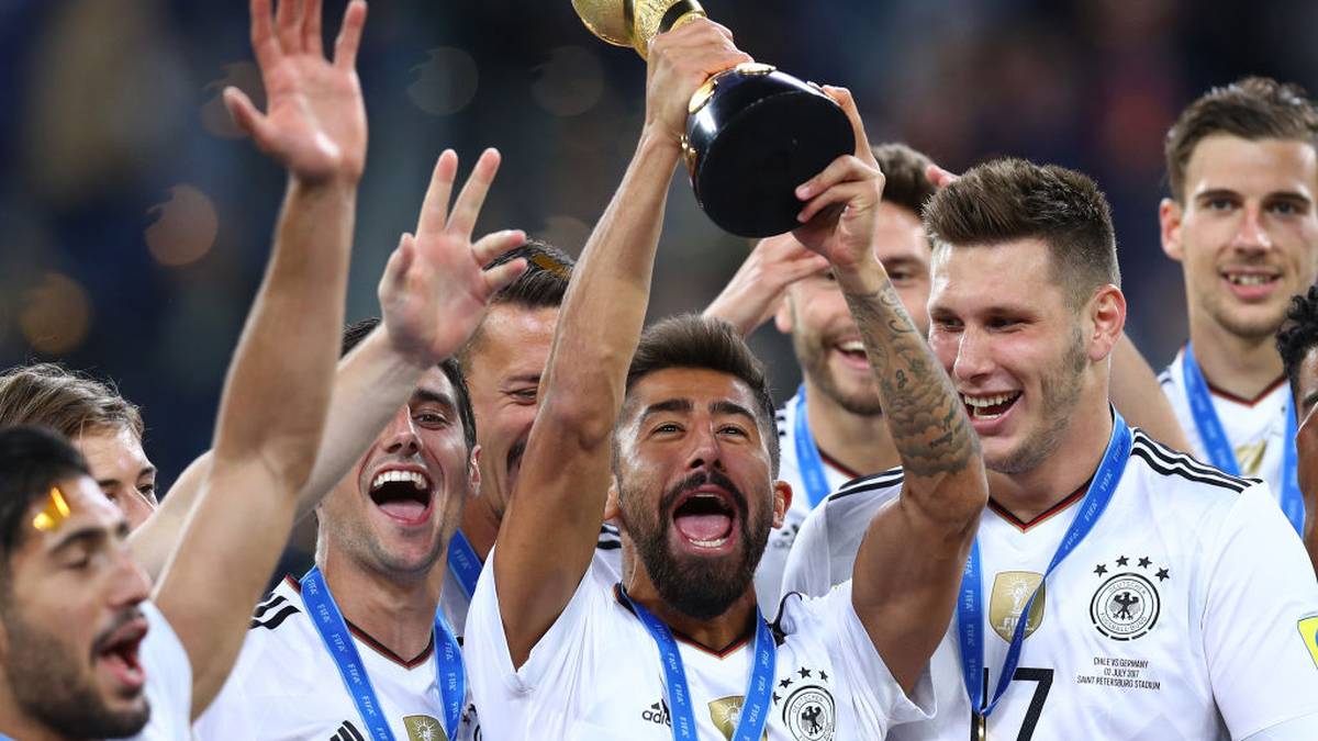 Im dritten Vorrundenspiel des Konföderationen-Pokals folgte mit dem zweiten DFB-Einsatz das erste Pflichtspiel, als er gegen Kamerun in der Startelf stand und kurz nach der Pause mit dem 1:0 sein erstes Länderspieltor erzielte. Er blieb zwar ohne weiteren Einsatz, gewann am Ende aber das Turnier zusammen mit der deutschen Nationalmannschaft