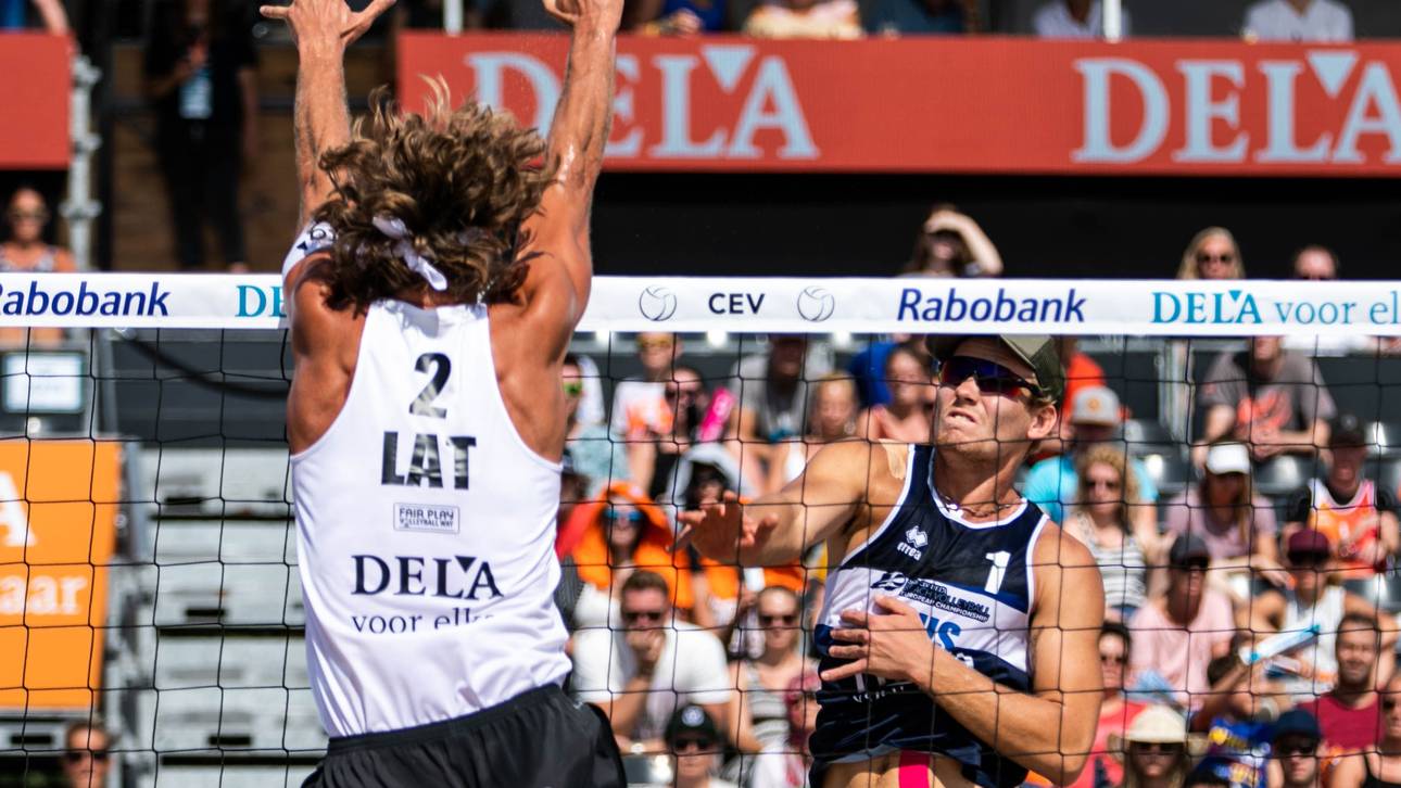 BEACH VOLLEYBALL-EUROPEAN-CHAMPIONSHIPS-LATVIA-RUSSIA Ilya Leshukov (r.) überzeugt in seinen jungen Jahren schon mit einer guten Übersicht im Angriff