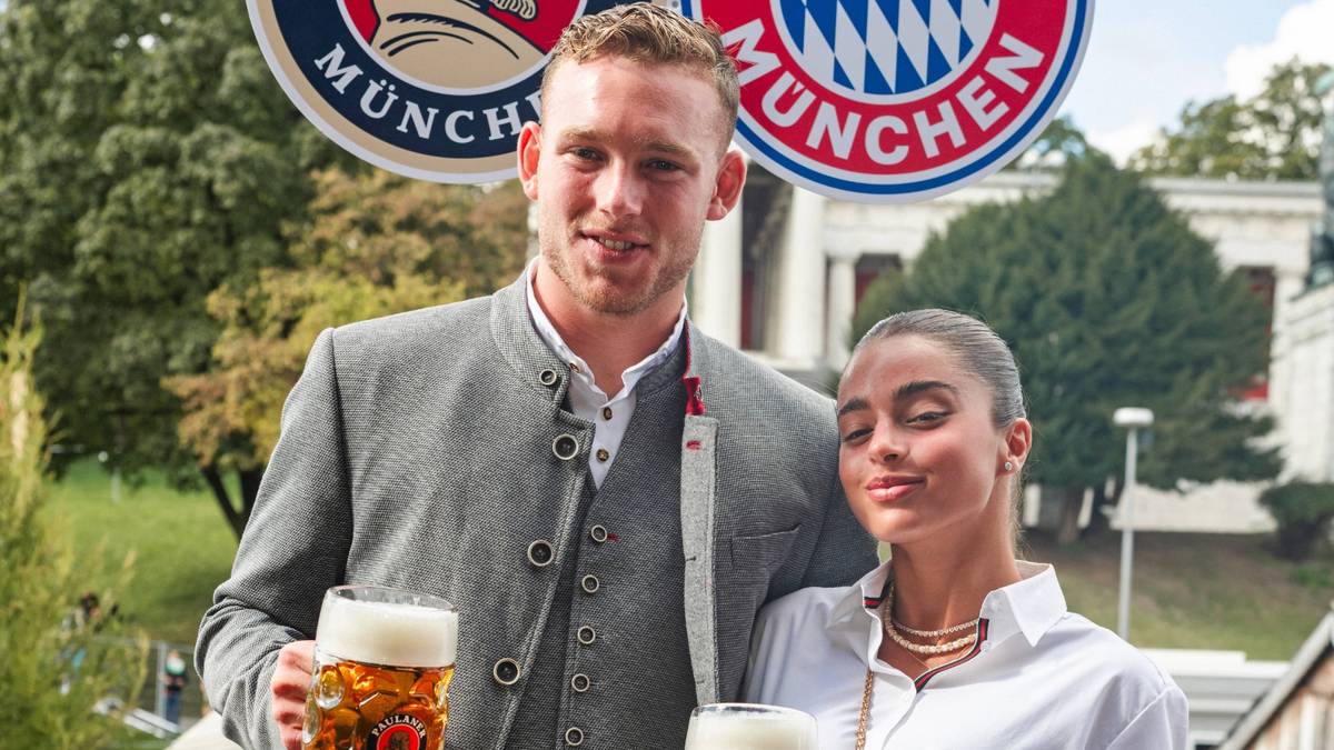 Daniel Peretz und seine Freundin Noa Kirel beim Oktoberfest-Besuch mit Bayern Mannschaft