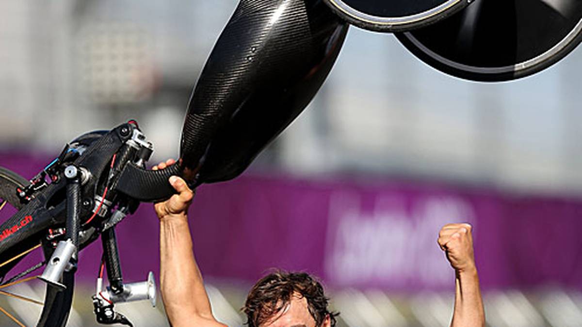 Und der Siegertyp Zanardi jubelt über drei Medaillen. Silber im Team...