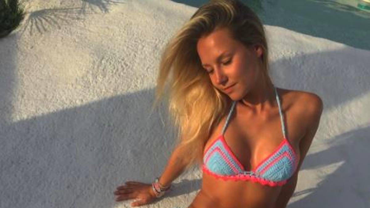 Am Samstag steht erneut der Clasico auf dem Programm, das ewige Duell der beiden großen Rivalen FC Barcelona und Real Madrid. Doch nicht nur auf dem Platz ist für beste Unterhaltung gesorgt, ein Blick auf die Tribüne lohnt sich ebenfalls. SPORT1 zeigt die besseren Hälften der Real- und Barca-Stars