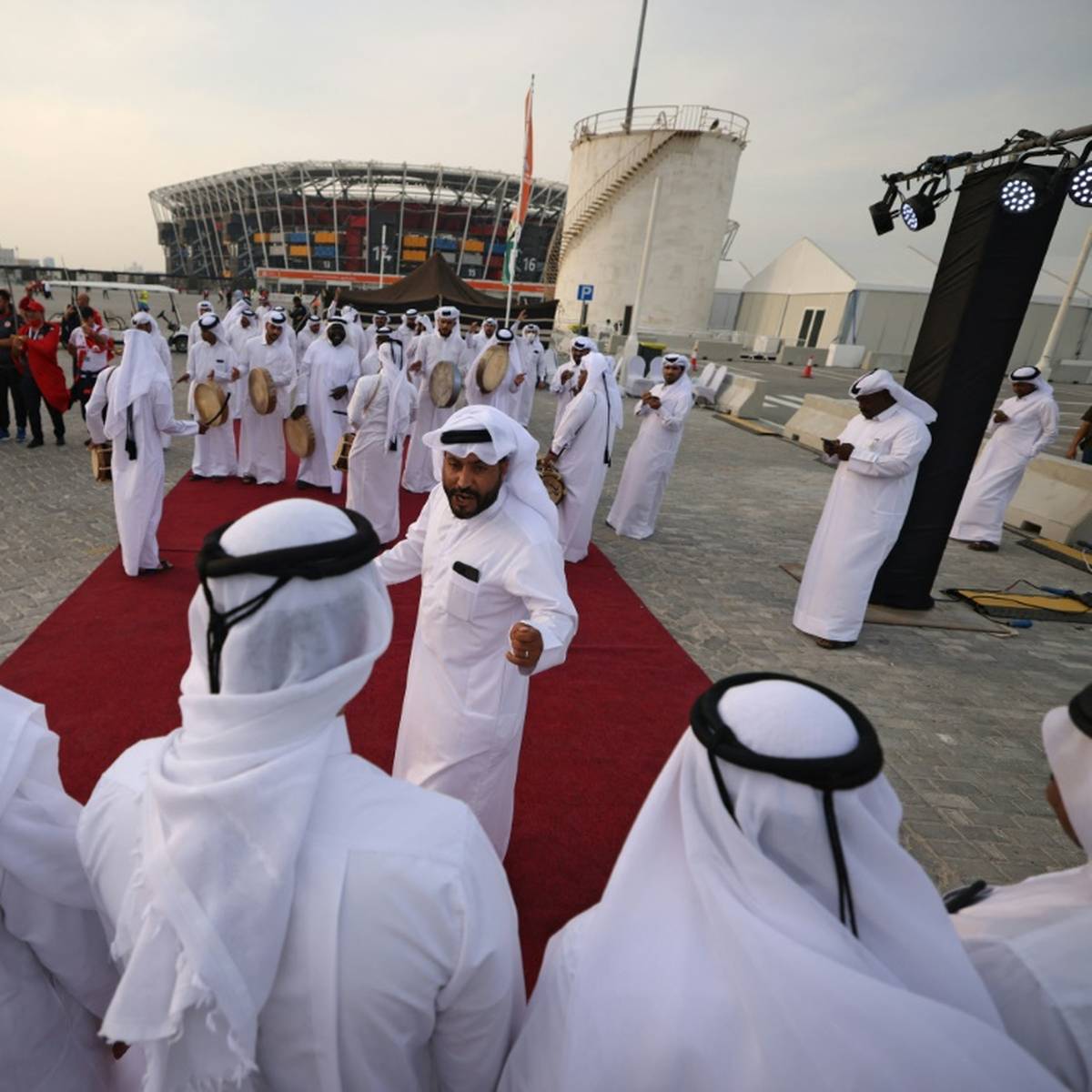 Die GfbV fordert die Politik dazu auf, sich rund um die Fußball-WM in Katar kritisch gegenüber den Machthabern im Emirat zu positionieren.