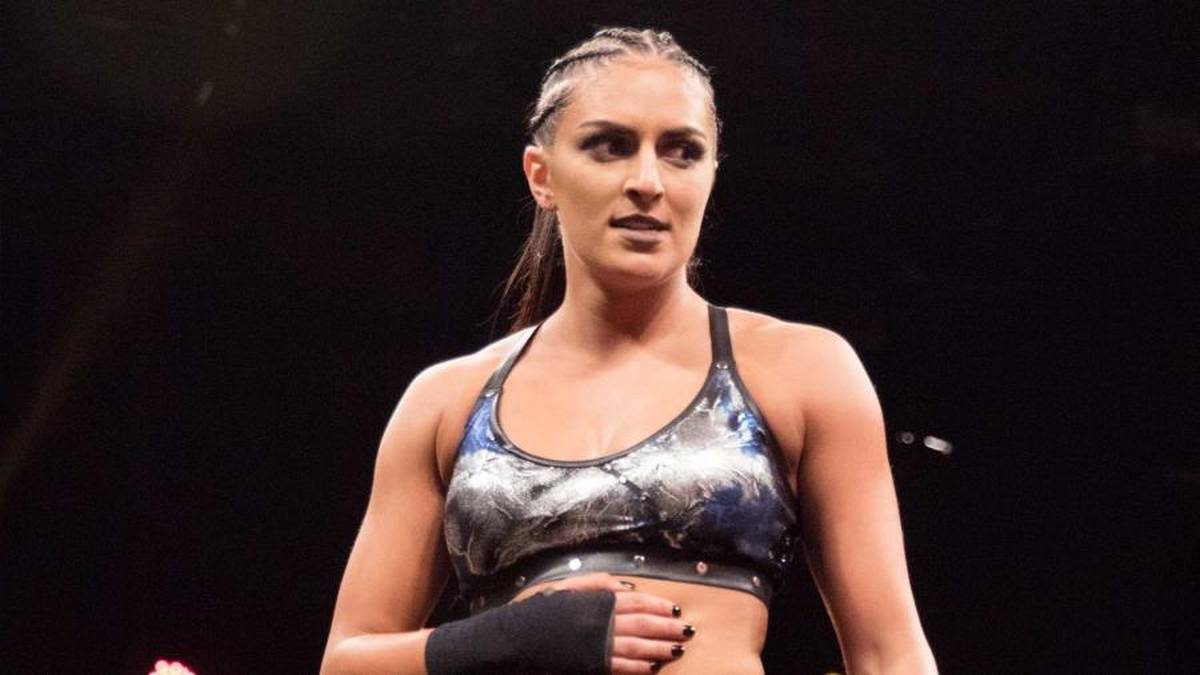 SONYA DEVILLE: Als Daria Berenato 1993 in New Jersey geboren, versuchte sich erst in den Mixed Martial Arts, sattelte dann auf Wrestling um. Private Besonderheit: Sie ist die erste offen lesbische Wrestlerin bei WWE