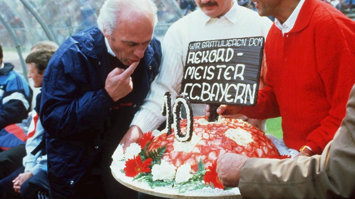 Das gelang Udo Lattek (1970-75 FC Bayern, 1975-79 Borussia Mönchengladbach, 1979-81 Borussia Dortmund, 1983-87 FC Bayern, 1991 1. FC Köln, 1992-93 Schalke 04 und 2000 Borussia Dortmund)  insgesamt bescheidene acht Mal: Sechsmal mit Bayern, zweimal mit Gladbach. Den Europapokal der Landesmeister gewann er außerdem, im Weltmeister-Jahr 1974 mit den Bayern. Mit 50 Siegen in 78 Spielen liegt er knapp vor Csernai auf Platz 2. Aber weit hinter der Nummer eins im Ranking.