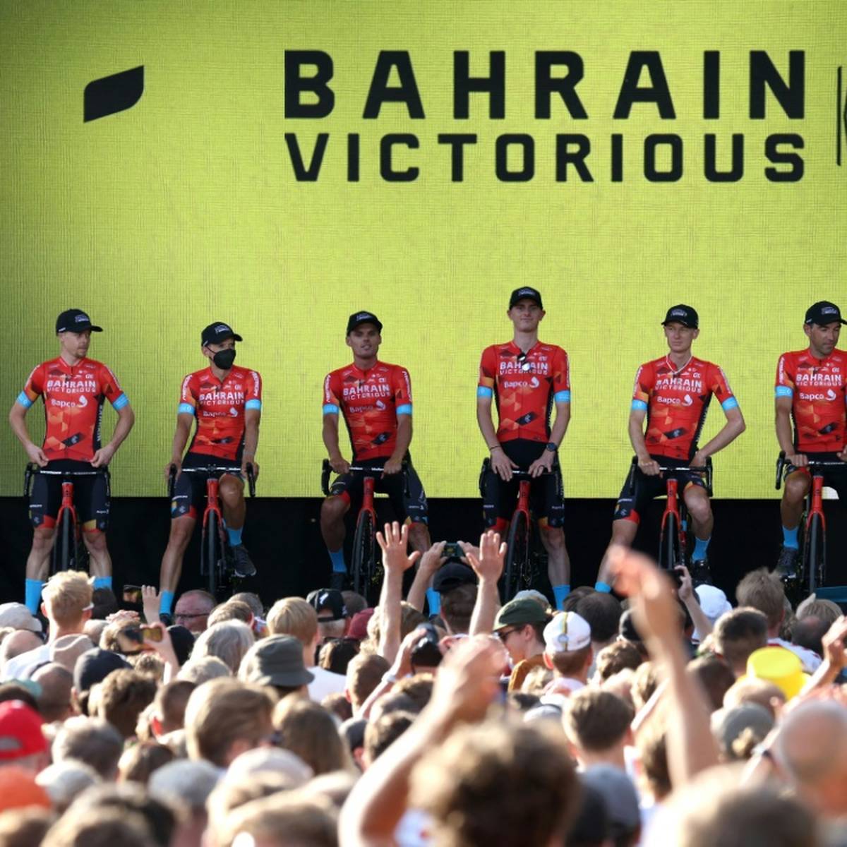 Razzia vor dem Start der Tour de France: Das Hotel des Teams Bahrain Victorious ist am Donnerstagmorgen von dänischen Beamten durchsucht worden.