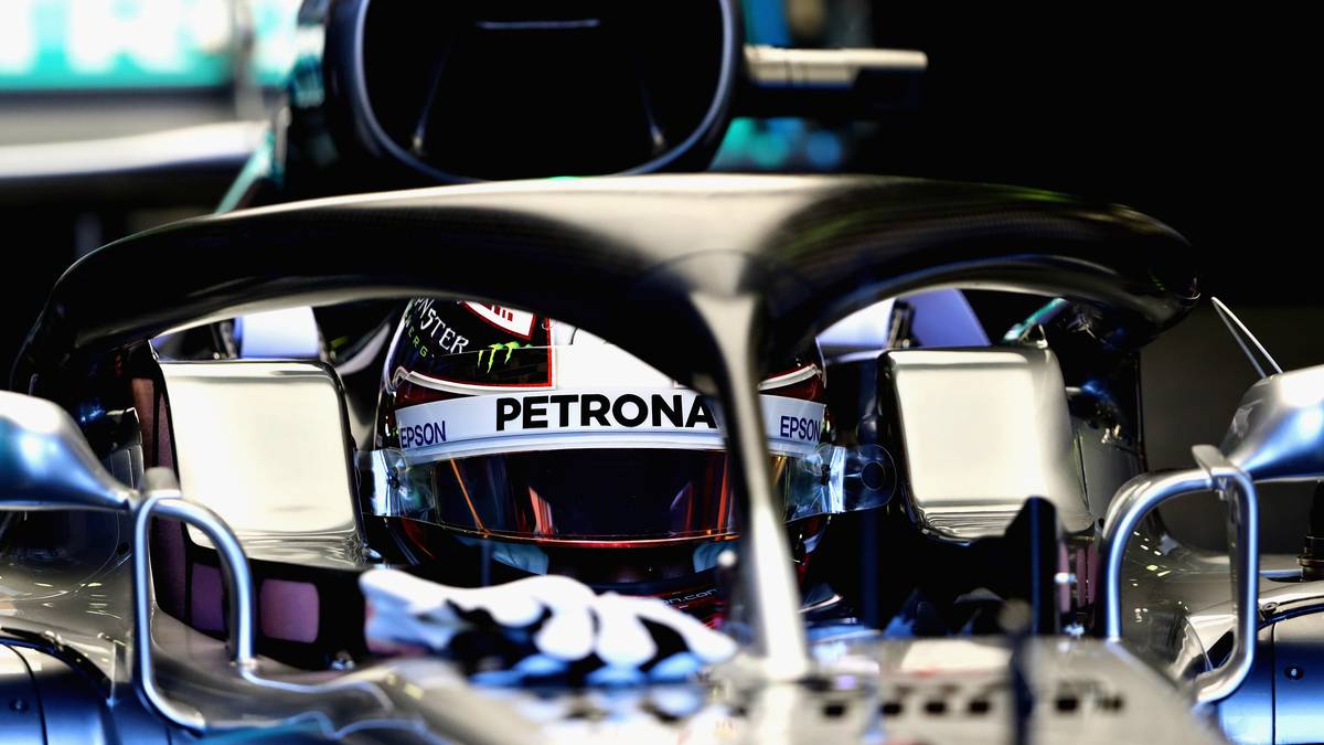 An diesen Anblick müssen wir uns gewöhnen - das Halo wird den Fans noch öfter die Sicht auf die Köpfe der Fahrer versperren. Hoffentlich können zumindest diese auch bei schwierigen Bedingungen problemlos sehen