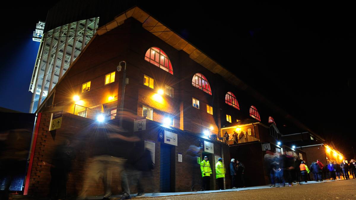 Selhurst Park, Kapazität: 26.125, Verein: Crystal Palace - Seit 1924 spielen "The Eagles" im Selhurst Park 