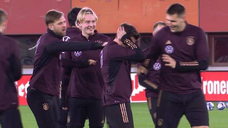 Vor dem letzten Länderspiel in diesem Jahr für die Nationalmannschaft, bekommt einer im Training besonders sein Fett weg. 