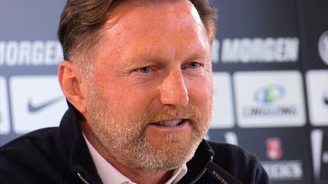 Als neuer Wolfsburg-Trainer hat Ralph Hasenhüttl mit den Wölfen ein klares Ziel: Klassenerhalt. Gegen Werder Bremen soll der Anfang gemacht werden.
