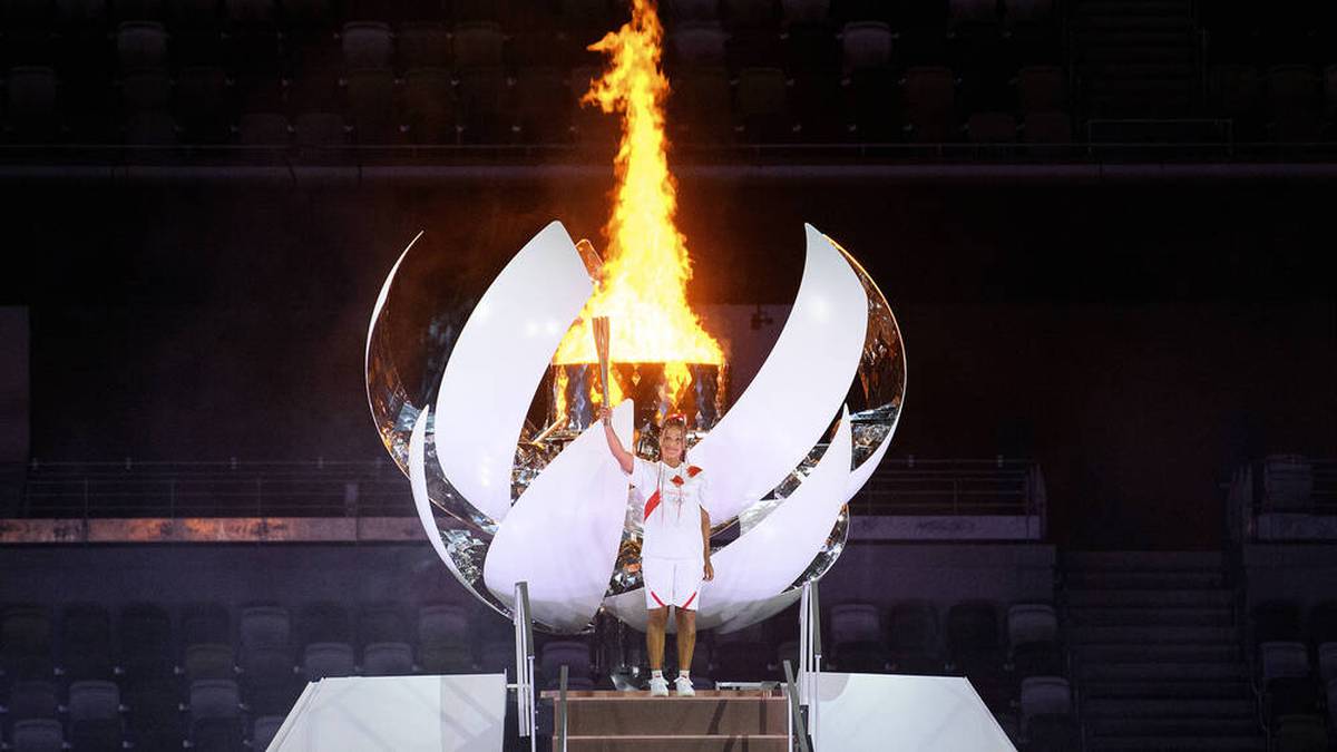 Große Ehre für Tennis-Star Naomi Osaka, die das olympische Feuer entzündet 