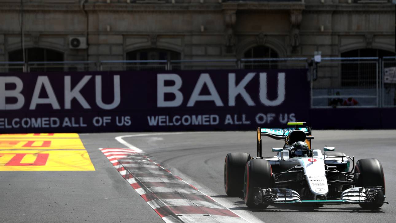 Rosberg holt die Pole, Hamilton crasht