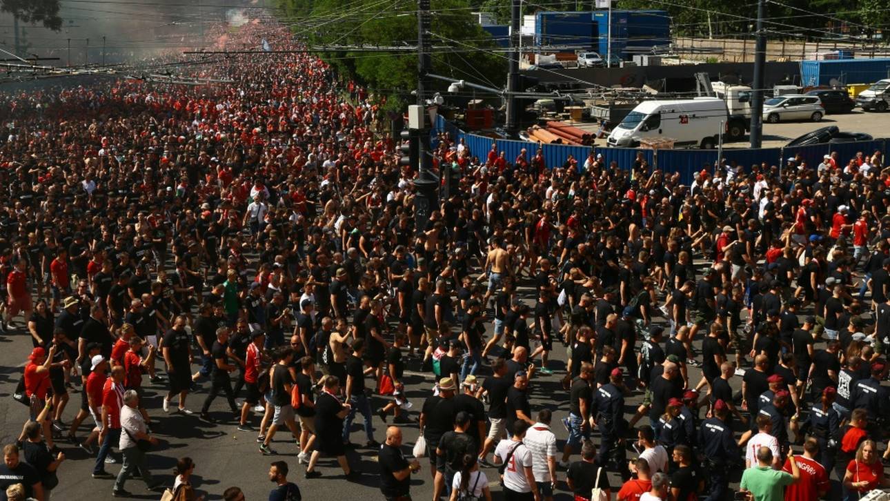 Etwa 25.000 Fans feiern in Budapest