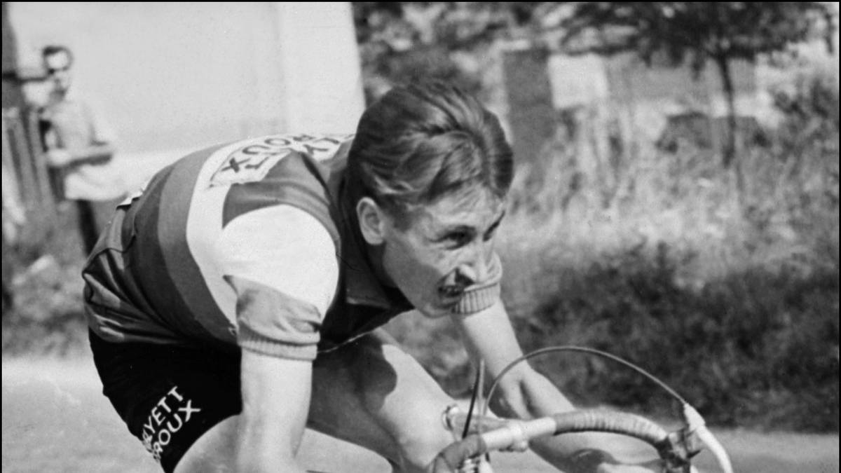 Neben seiner Rekordmarke bei der Tour de France ist Jacques Anquetil auch einer von nur sechs Fahrern, der bei allen drei großen Rundfahrten (Tour de France, Giro d'Italia, Vuelta a España) triumphieren konnte