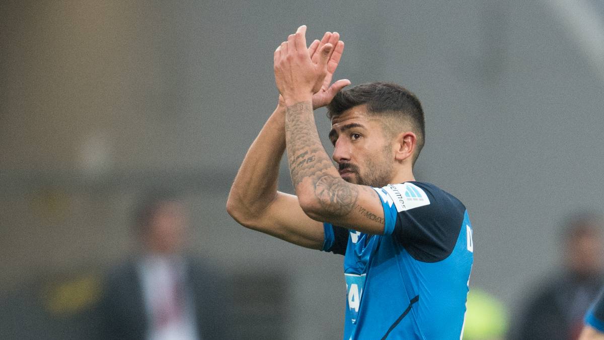 Er wollte nur "prüfen, ob für mich überhaupt die Möglichkeit bestand, für die Türkei zu spielen". Er habe "das Schreiben dann leichtsinnigerweise ohne inhaltliche Prüfung unterschrieben", erklärte Demirbay über seine Berateragentur. "Ich bin ausschließlich deutscher Staatsbürger"