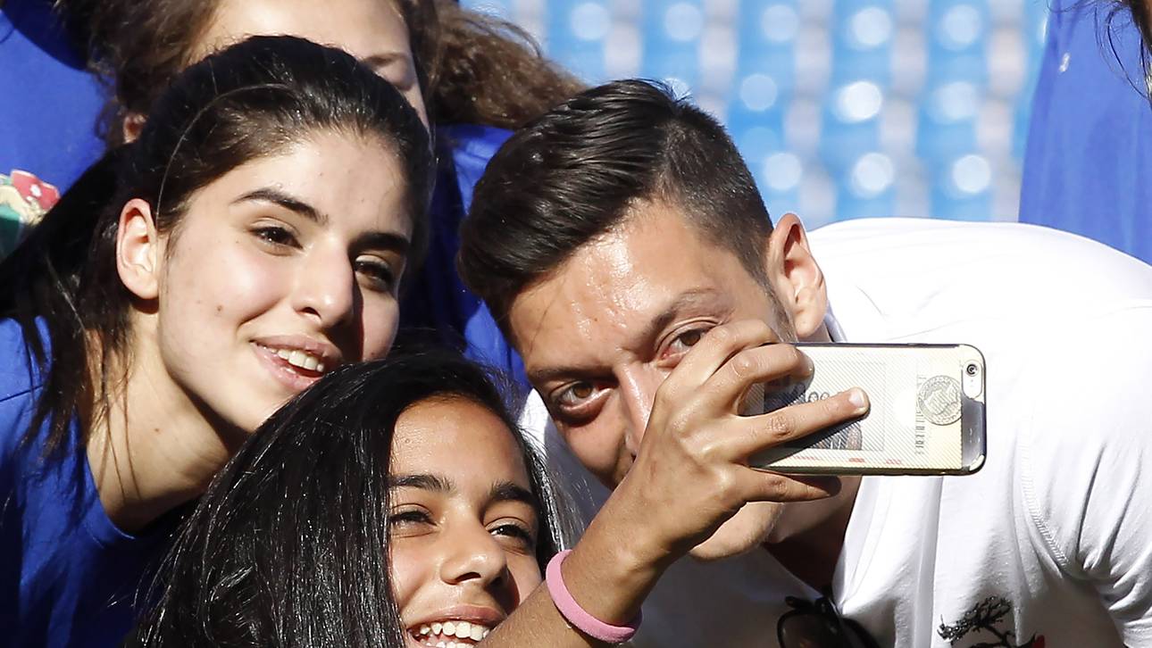 DFB-Team: Özil gewinnt Fan-Wahl