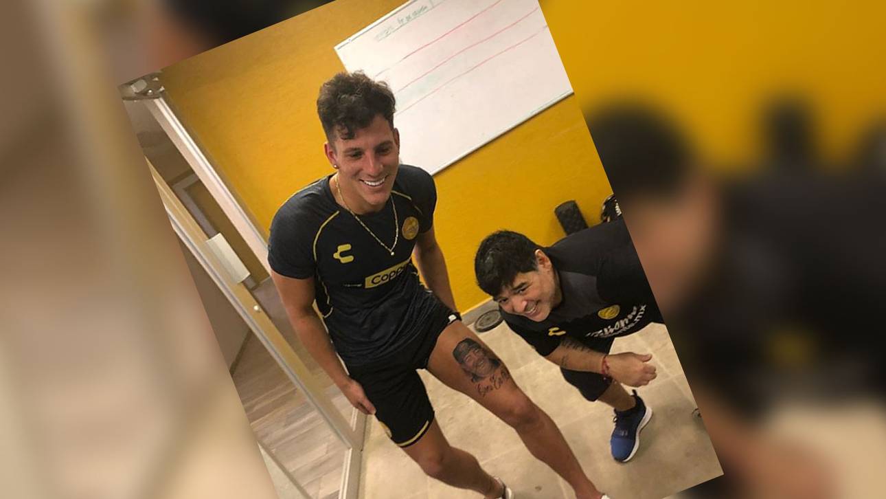 Keeper präsentiert Maradona-Tattoo