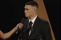 Phil Foden wurde von den Spielern der Premier League zum "Spieler des Jahres" gewählt. Beim Interview auf der Verleihung des Awards zeigt sich der City-Star sichtlich stolz über die Auszeichnung.