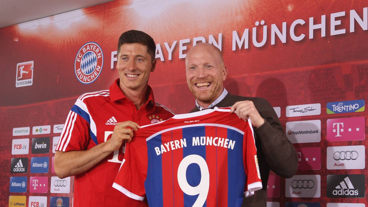 Am 9. Juli 2014 wird Lewandowski als ablösefreier Neuzugang an der Säbener Straße vorgestellt