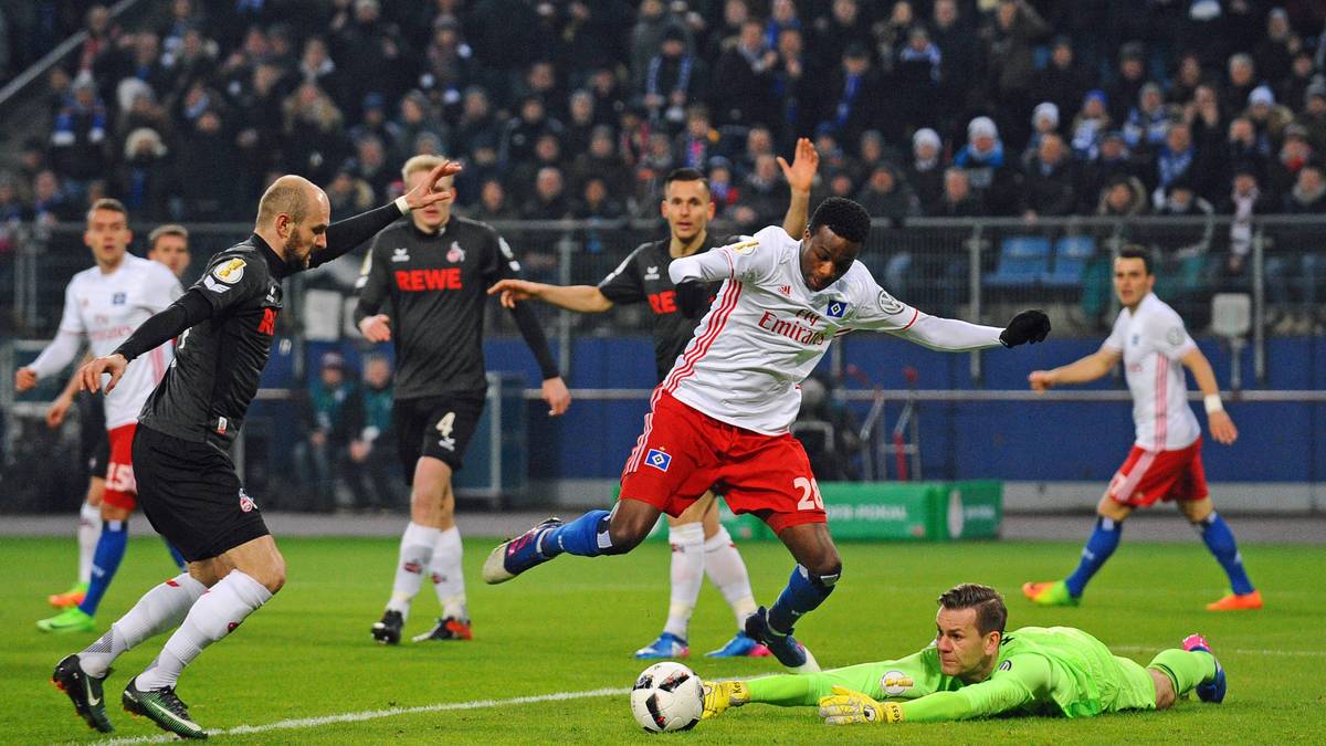 Und die HSV-Profis verstehen: Bereits in der 5.Minute  kann FC-Keeper Thomas Kessler die Kugel nicht festhalten, Gideon Jung lässt sich nicht lange bitten und staubt zu seinem ersten Profitor ab