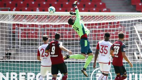 1. FC Nuernberg v 1. FC Kaiserslautern - Second Bundesliga