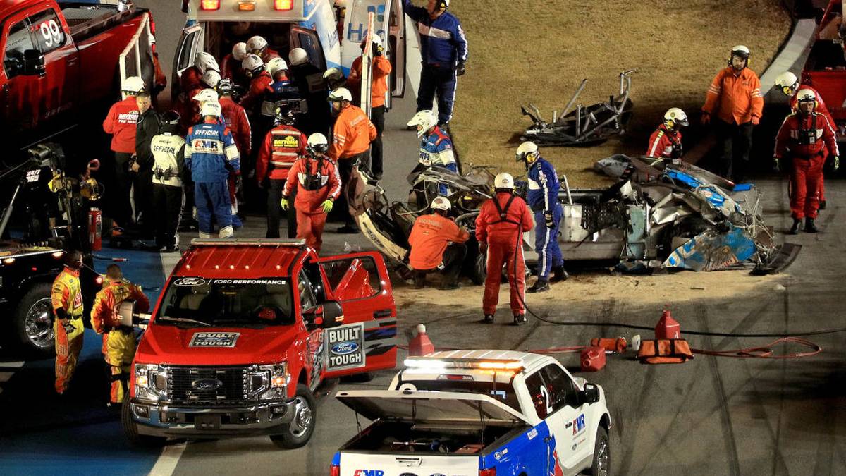 Ein über Unfall hat das legendäre NASCAR-Rennen Daytona 500 überschattet. Wie durch ein Wunder überlebte Ford-Fahrer Ryan Newman den Horror-Crash, befindet sich aber im ernsten Zustand. SPORT1 zeigt, wie es zur fatalen Karambolage kam 