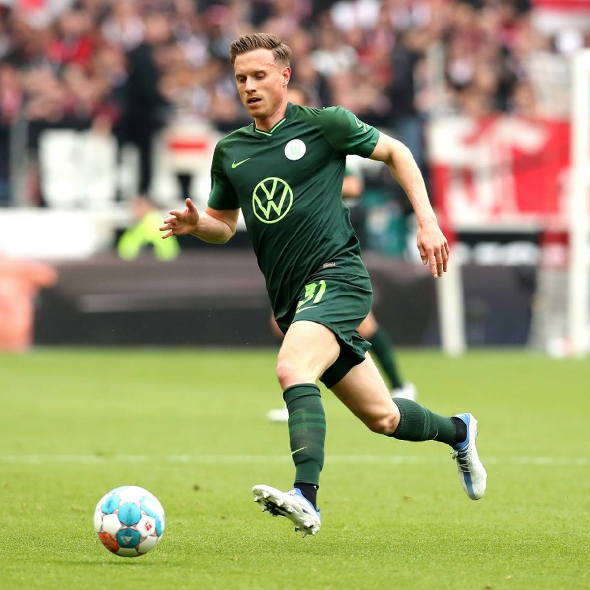 Der VfL Wolfsburg darf gegen den VfB Stuttgart in der Nachspielzeit jubeln. Zuvor brachte die Niedersachsen ein grober Patzer von Torhüter Florian Müller in die Spur. 