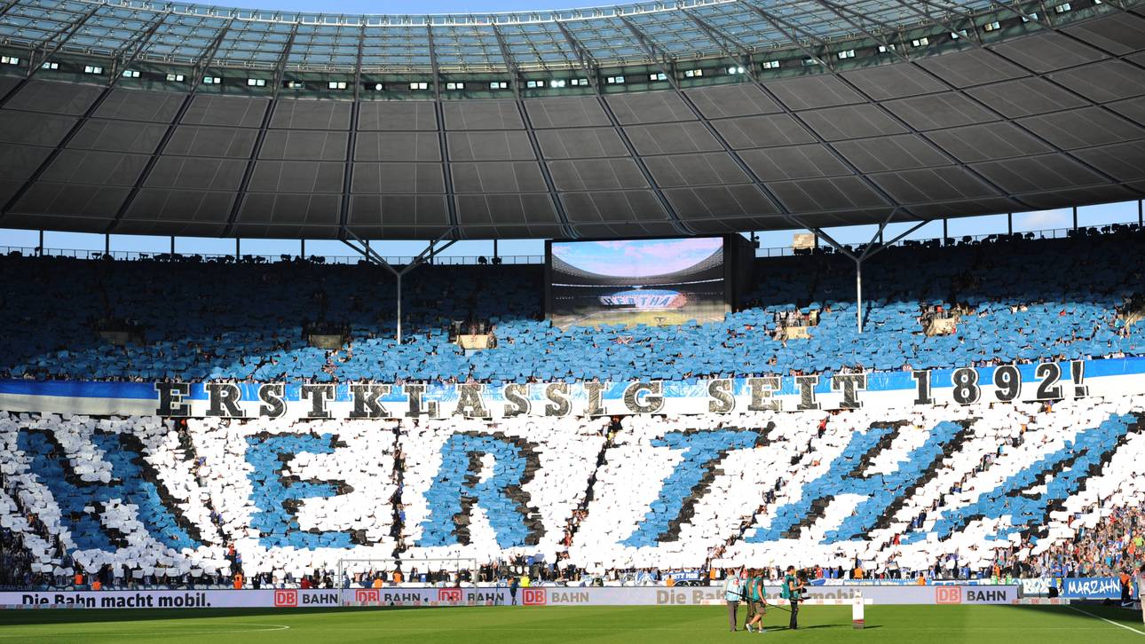 Die Choreografie von Hertha BSC zeigt das Spruchband "Erstklassig seit 1892"