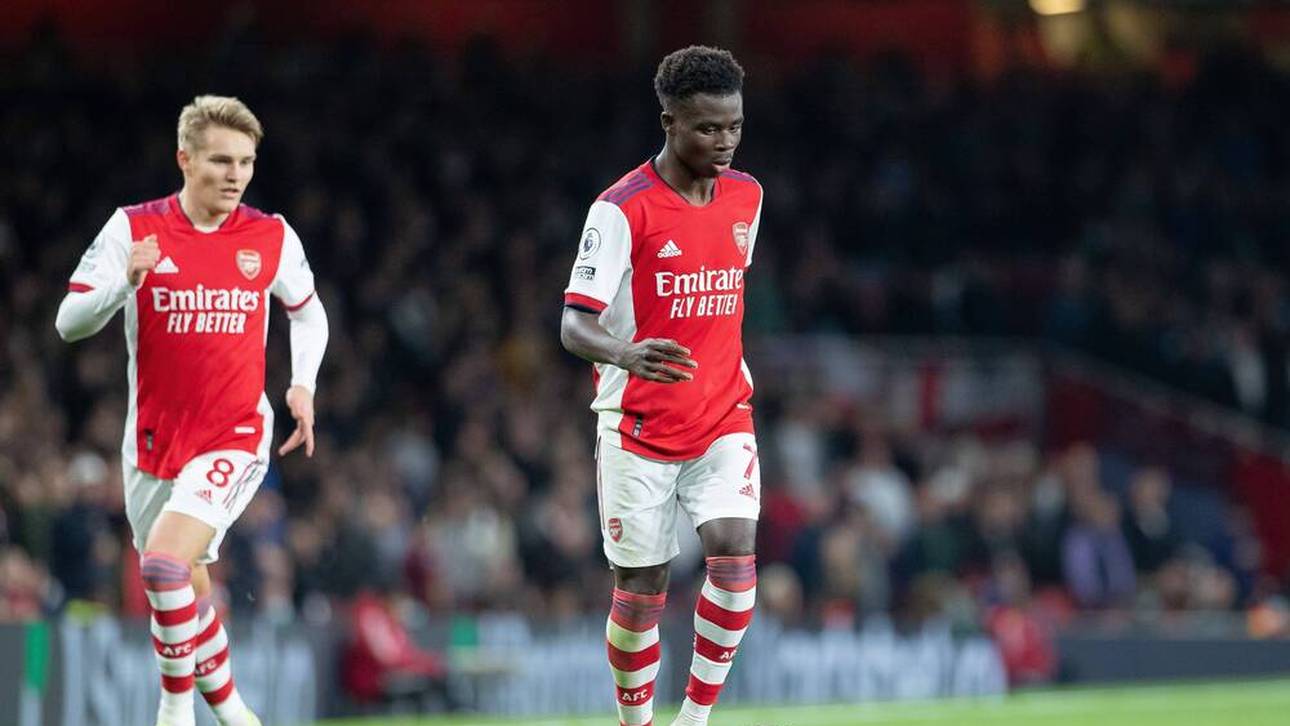 Arsenal läuft in Sondertrikots auf