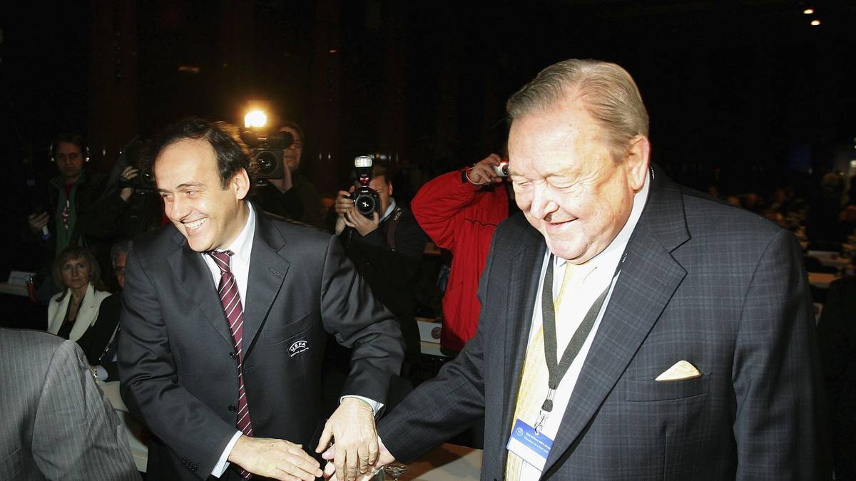 An die Spitze der Uefa wurde Platini am 26. Januar 2007 in einer Kampfabstimmung gegen Lennart Johansson gewählt. Seitdem führte er den Dachverband der Europäischen Fußballverbände an. Anfang 2011 wurde er vom Uefa-Exekutivkomitee für vier weitere Jahre als Präsident bestätigt