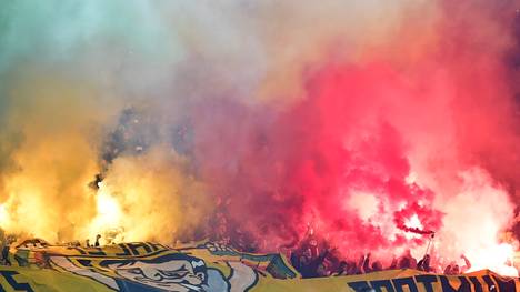 Gegen Hertha BSC zünden die Dortmunder Fans Pyrotechnik
