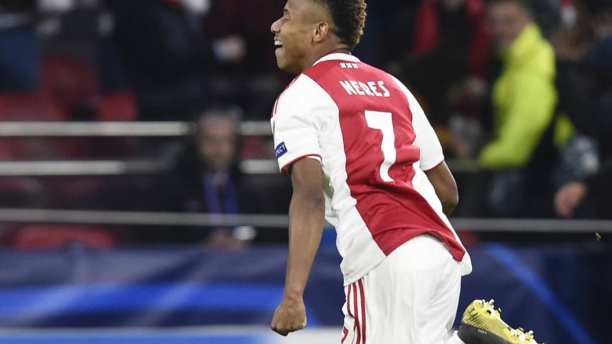 DAVID NERES: Im Sommer war Borussia Dortmund angeblich bereit, 30 Millionen Euro für Neres zu zahlen.  Ajax lehnte aber dankend ab und verlängerte den Kontrakt des Flügelflitzers kurz danach vorzeitig bis 2022
