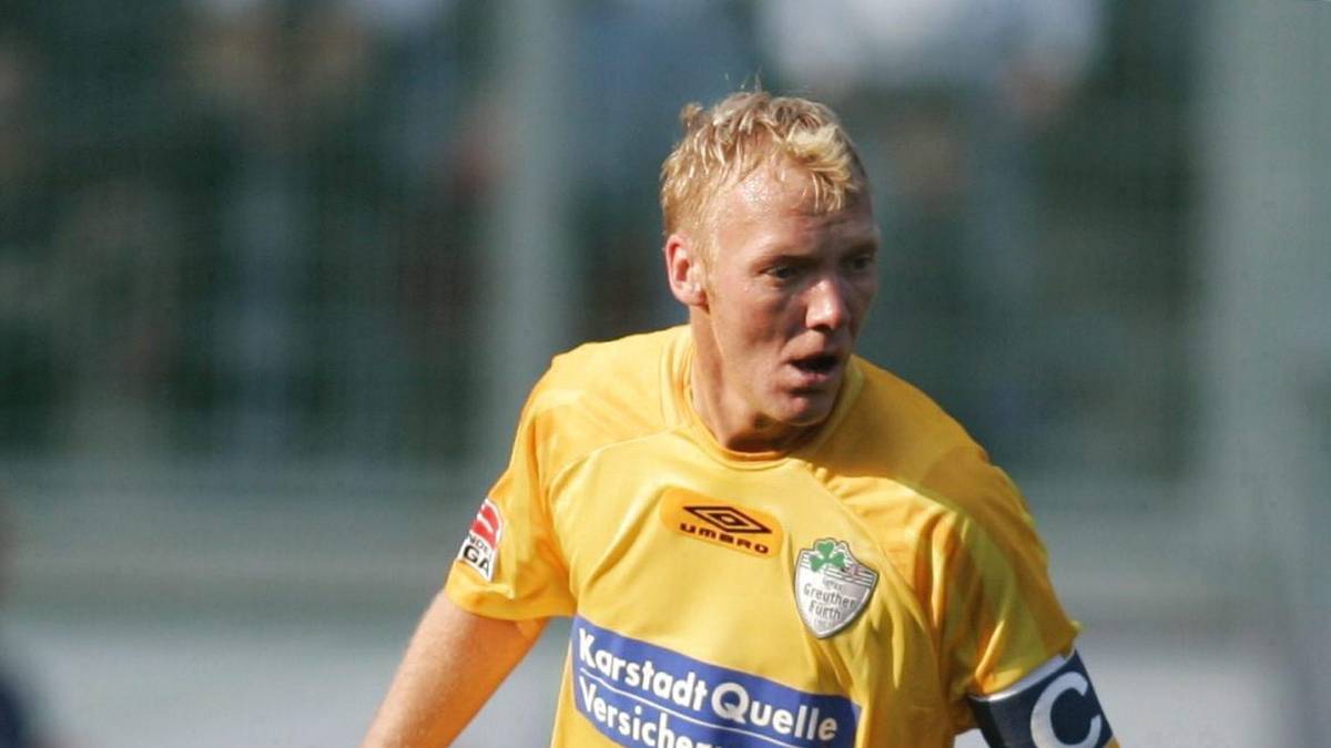 PLATZ 10: Marcus Feinbier erzielte insgesamt 90 Tore für sechs unterschiedliche Vereine in der zweiten Liga. Hertha BSC (26 Spiele, 3 Tore), Wuppertaler SV (22 Spiele, 2 Tore), SG Wattenscheid (63 Spiele, 22 Tore), 1. FC Nürnberg (16 Spiele, 2 Tore), Rot Weiss Ahlen (85 Spiele, 39 Tore), Greuther Fürth (62 Spiele, 22 Tore). 