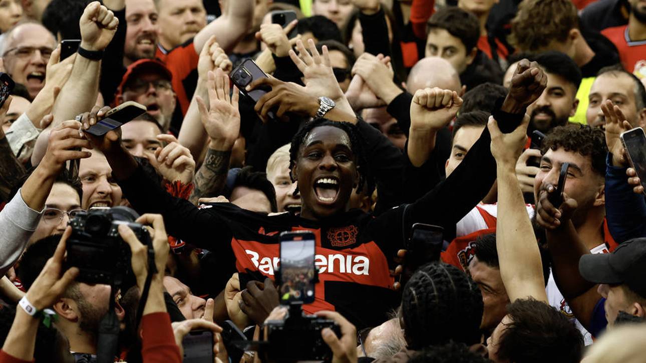 Kurios: Bayer-Held versteckt sich