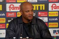 Vincent Kompany mahnt nach dem dritten Sieg im dritten Bundesliga-Spiel zur Ruhe. Als der Bayern-Trainer über das Ende der Saison spricht, bricht er seinen Gedankengang ab.