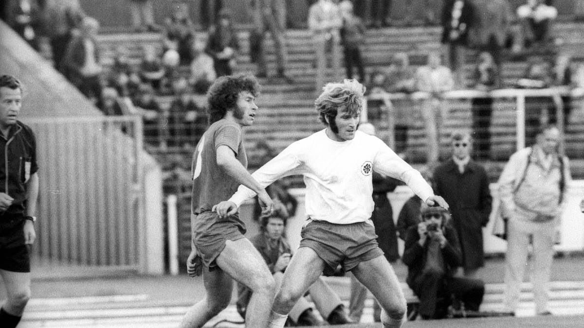 ROT-WEISS OBERHAUSEN (hier Willi Mumme, r.): 4 Jahre - zuletzt 1972/73