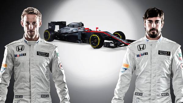 Jenson Button (l.) und Fernando Alonso vor dem neuen MP4-30
