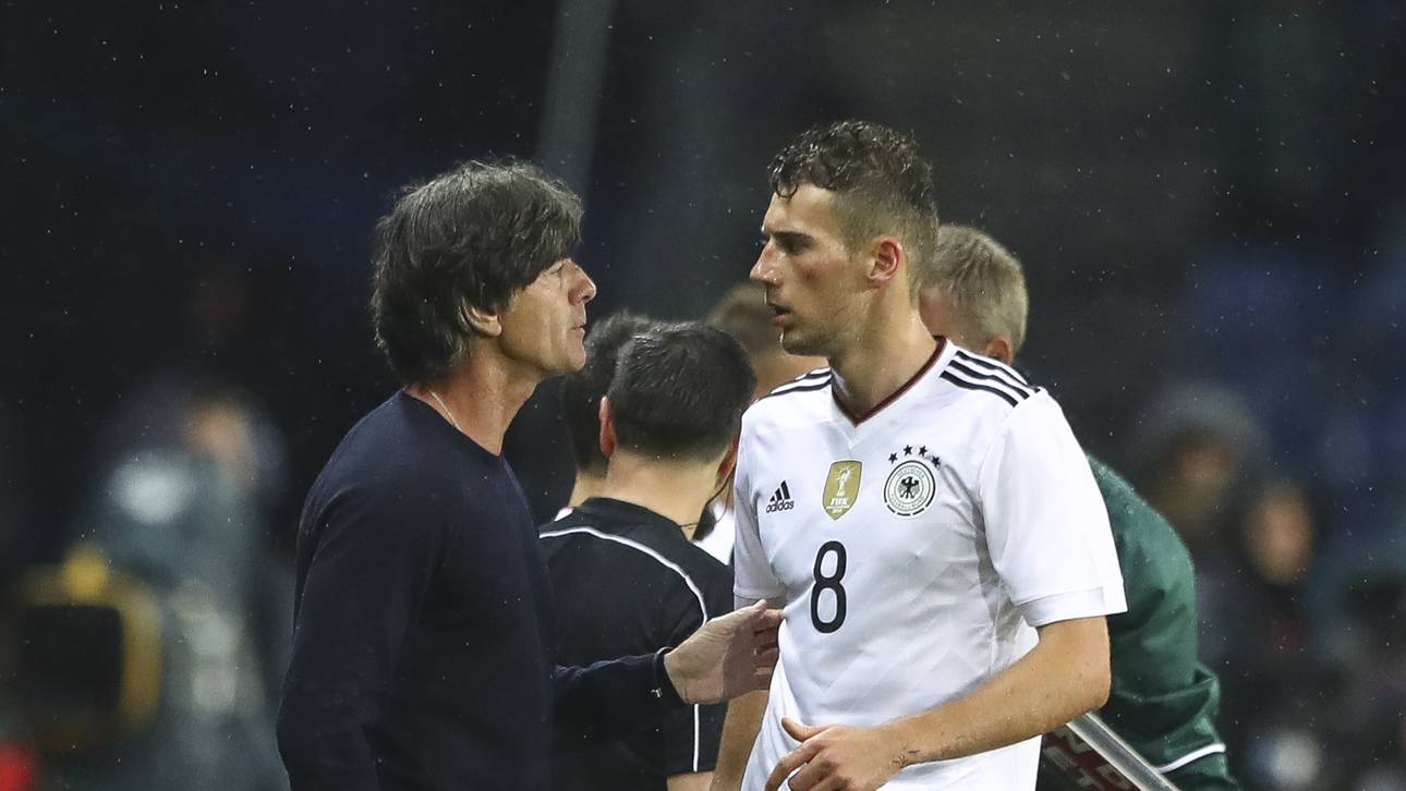 Goretzka holt sich Rat bei Löw