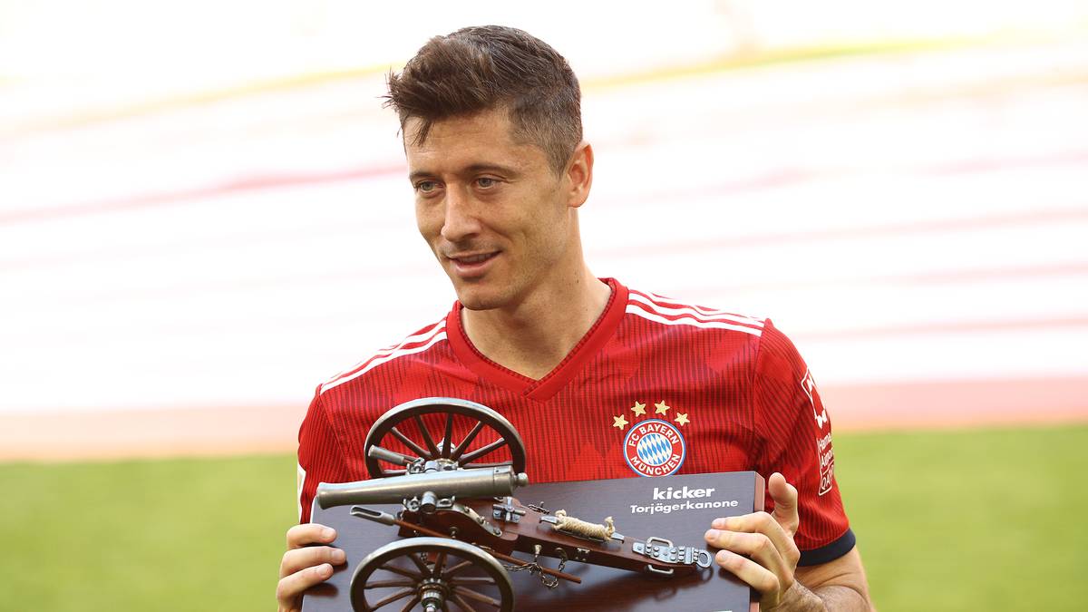 In der Saison 2017/18 schnappt sich der Goalgetter zum dritten Mal die Torjäger-Kanone in der Bundesliga - verpasst mit 29 Treffern die 30-Tore-Marke nur sehr knapp