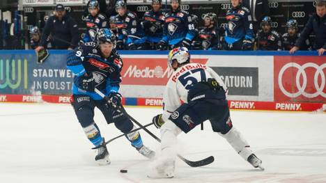 Daniel Schmölz (l.) entschied das Duell zugunsten von Ingolstadt