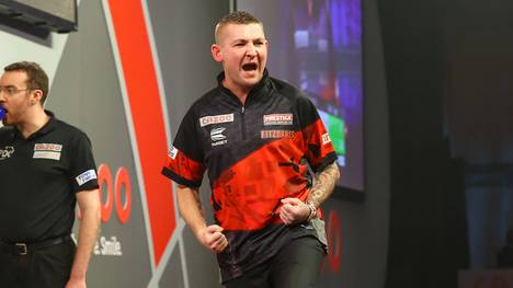 Nach anfänglichen Schwierigkeiten gewinnt Nathan Aspinall sein spiel gegen Boris Krcmar verdient mit 3:1 und zieht in Runde 3 ein.