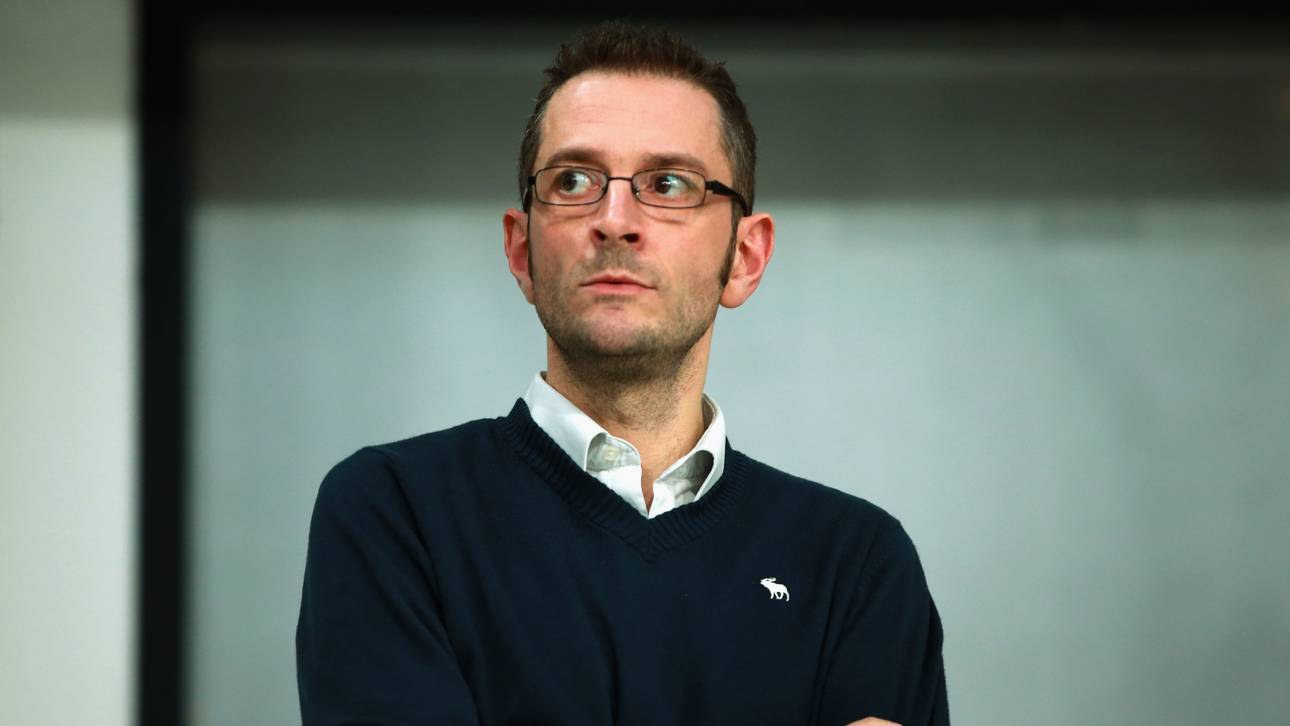 Bayern verlängert mit Sportdirektor