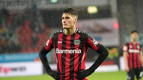 Bayer Leverkusen führt gegen Hoffenheim zwischenzeitlich souverän mit zwei Toren. Am Ende verspielt die Werkself den sichergeglaubten Sieg.