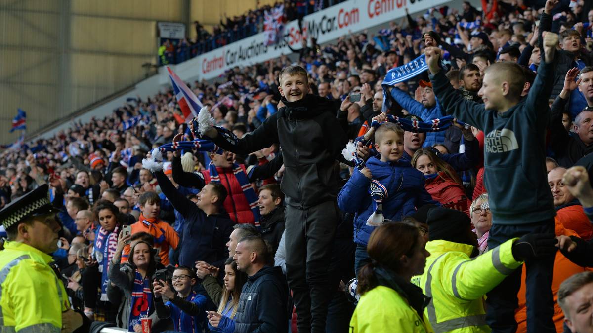 PLATZ 21 - GLASGOW RANGERS: 49.534 Zuschauer im Ibrox-Stadion