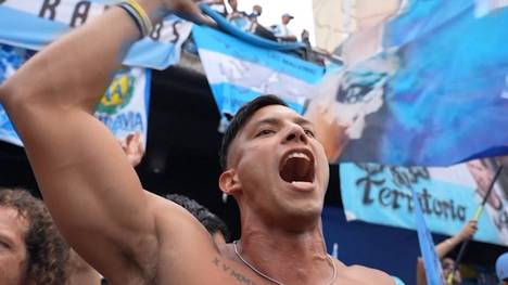 Argentiniens Fans sorgen vor dem WM-Halbfinale gegen England in Atlanta für eine beeindruckende Atmosphäre. Für viele Anhänger ist der Traum vom Finale gegen Spanien bereits zum Greifen nah.