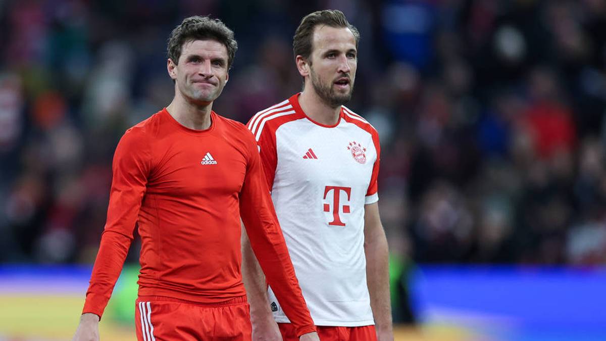 FC Bayern: Thomas Müller (l.) neben Harry Kane