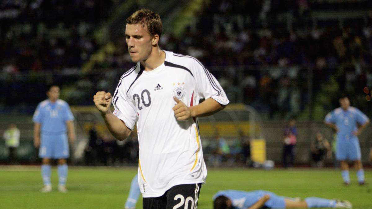 13:0 - SAN MARINO (6. September 2006): In der EM-Quali kommt San Marino unter die deutschen Räder. Jungstar Lukas Podolski ist nach dem "Sommermärchen" weiter in Torlaune und netzt vier Mal