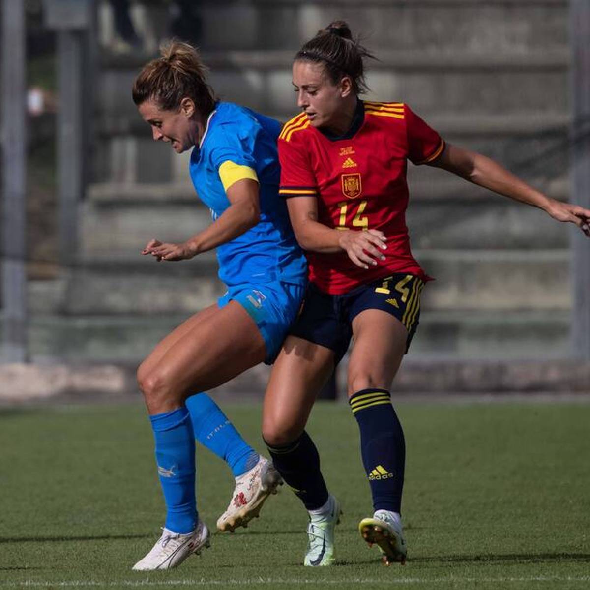 Spanien muss bei der anstehenden Frauen-EM auf Alexia Putellas verzichten. Die Kapitänin verletzt sich im Training schwer am Knie.